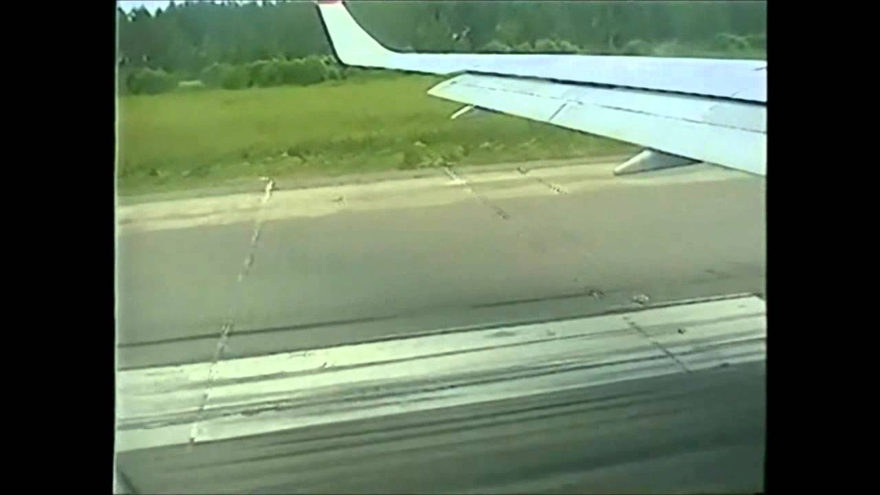 июль 2007 года. Аэропорт Хабаровск. обломки самолёта на взлётке. Жесть.