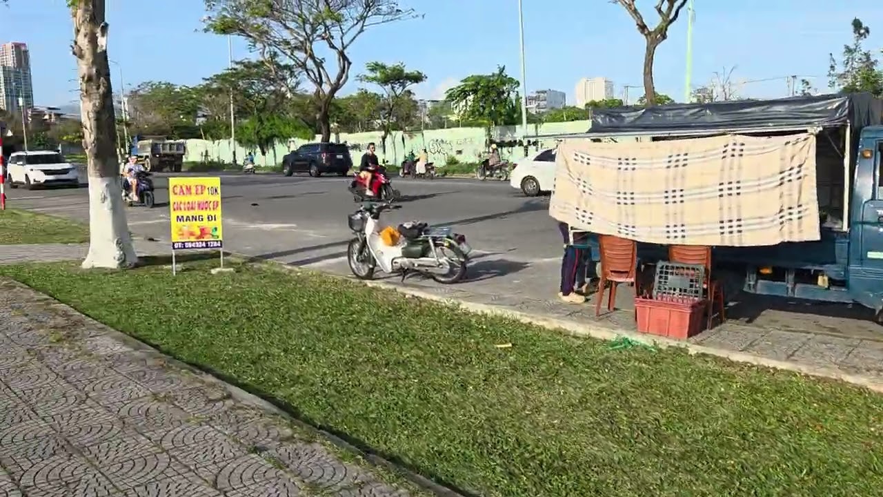 Easy Urban Walk, No Talking