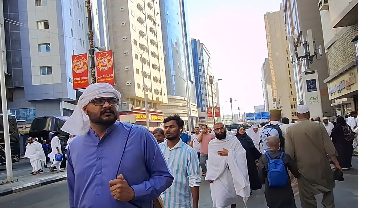 KABAR MAKKAH TERBARU !!  KOTA MAKKAH SAAT INI PADAT DIDEPAN HOTEL JAMAAH UMRAH MISFALAH
