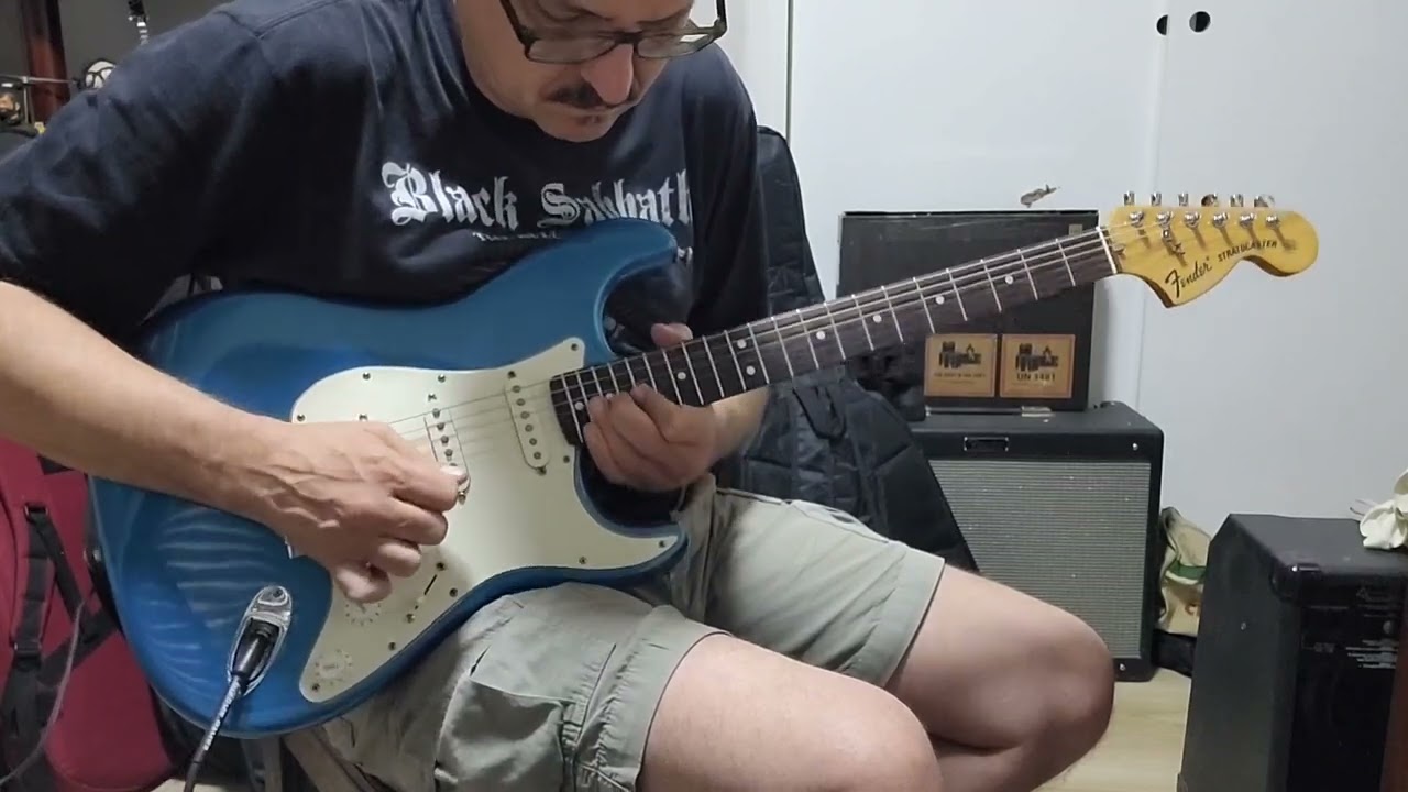 Blue Strat Blues (Fender Stratocaster Japan 70's reissue)