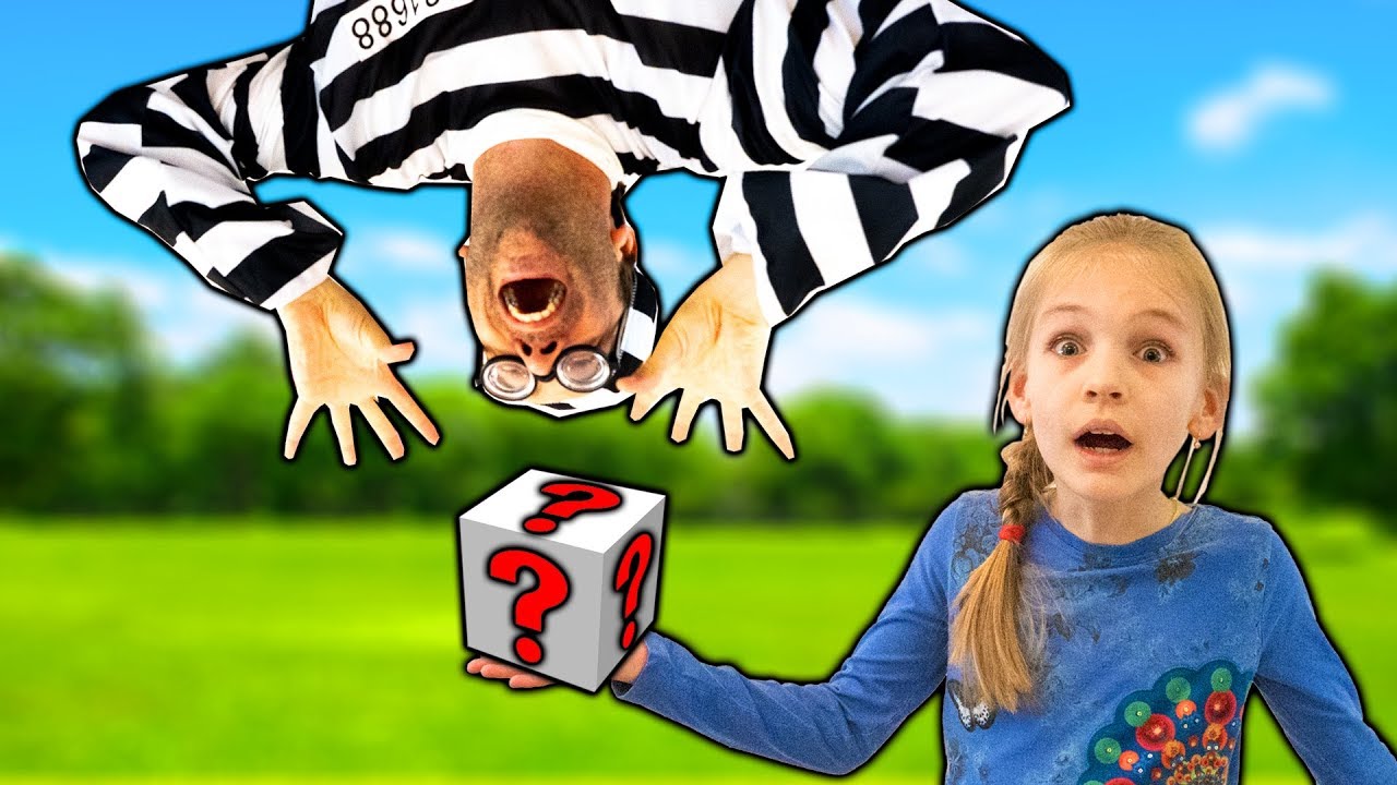 Amelia and Avelina have a mystery guest adventure in the back garden