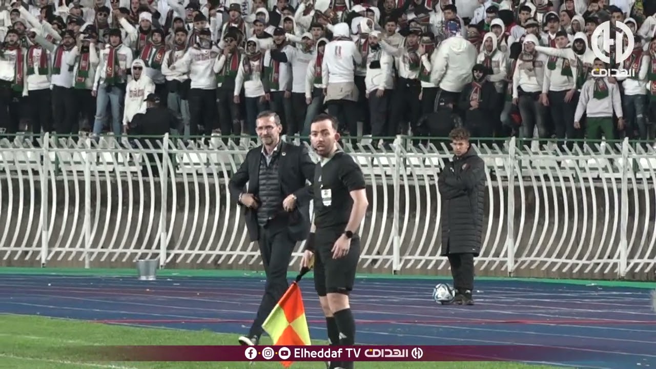 شــــاهد ... صراع كبير بين زينبــاور و بن يحيى في كلاسيكو الجزائر