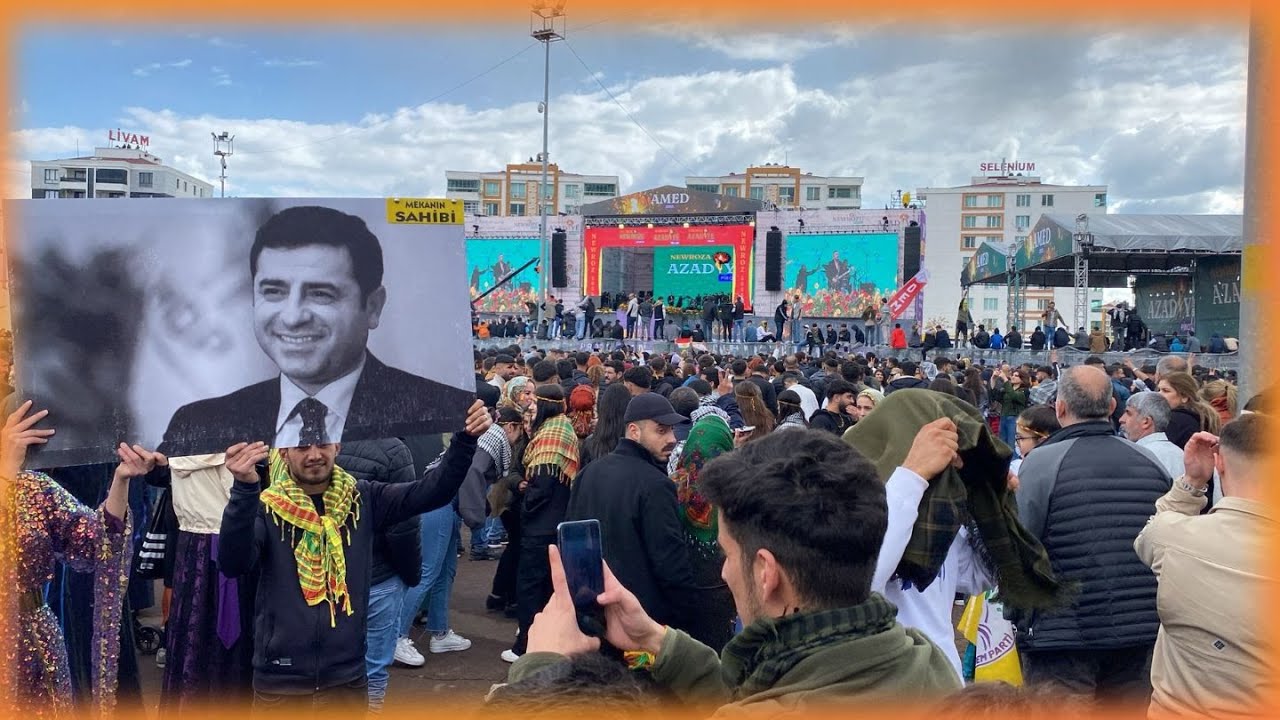 Newroza 2015î ya Amedî bi coş û weşîye ameye pîrozkerdiş