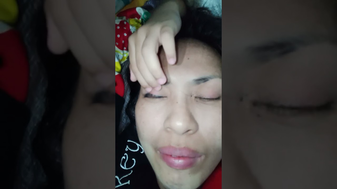 Meghan Freya, Tutorial Membersihkan Make up bagian Mata... 