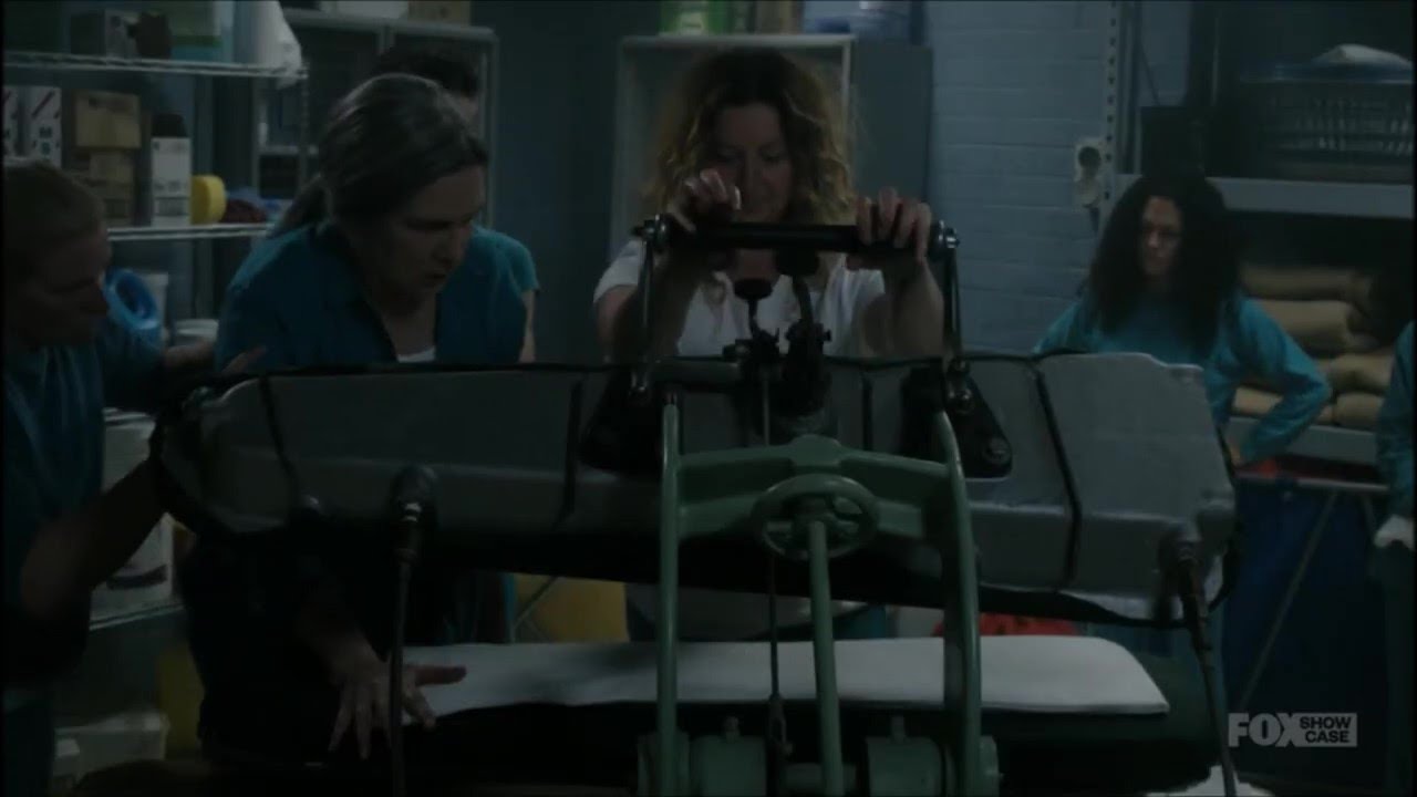 Lou burned Joan's hand on the steampresse !! season 9 episode 7 - wentworth