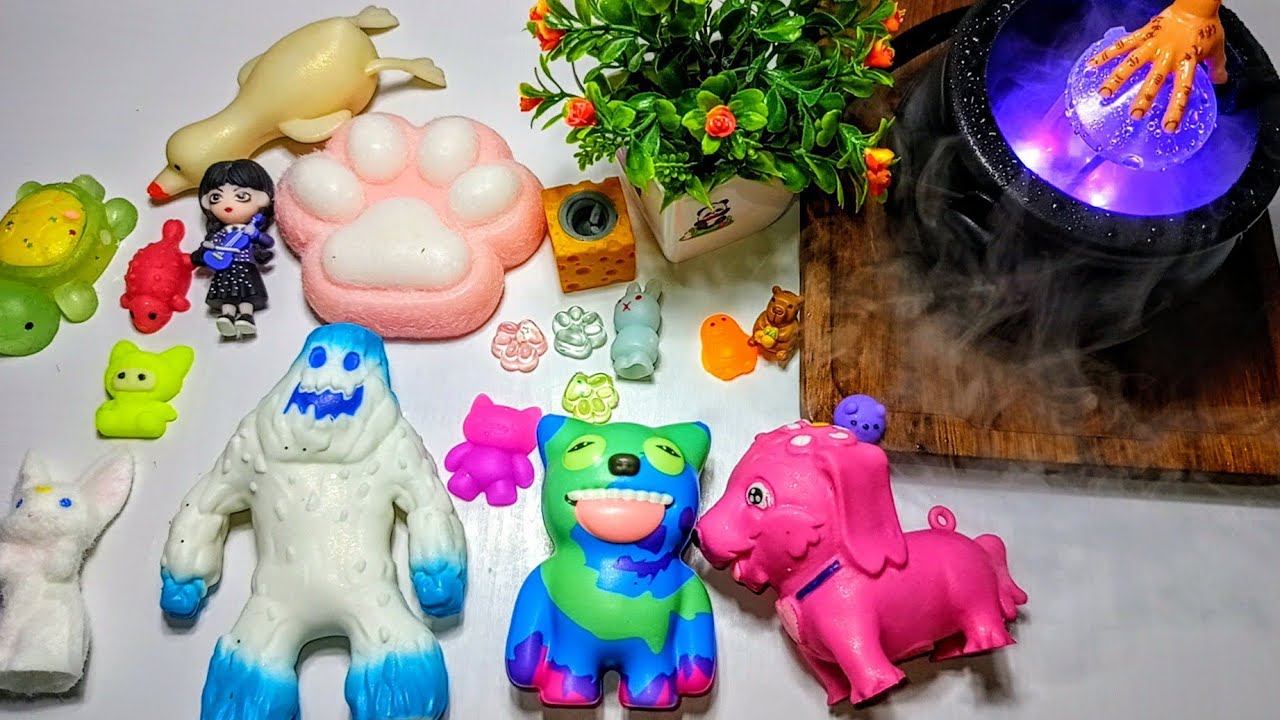 Asmr squishes unpacking silicone squishes and a magic pot💦😱oddlysatisfaing🤯