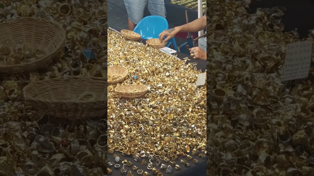 Gold!Rings sales at Chiang Mai Sunday Market@ Thailand