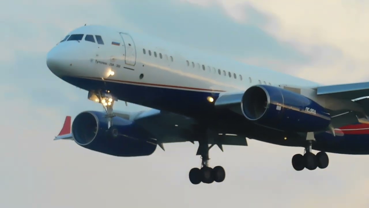 ТУ204-300 (RA-64039). Анапа - Москва. Аэропорт Внуково