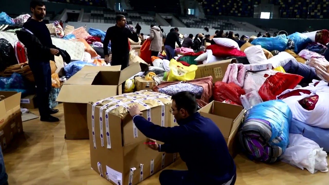 BAKÜ - Azerbaycan halkının Türkiye'ye yardım seferberliği sürüyor