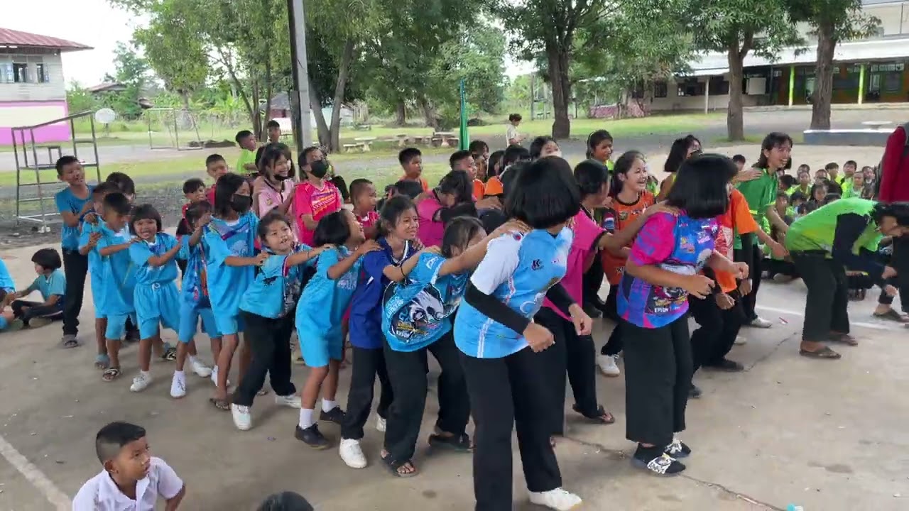 บรรยากาศซ้อมเชียร์กีฬาสี - โรงเรียนชุมชนบ้านปลาขาว