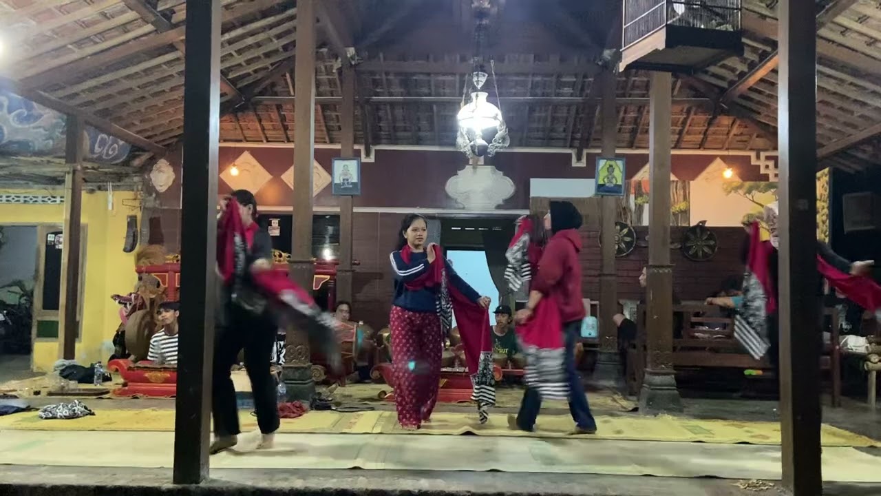 Latihan tari Tayub untuk Dokumenter