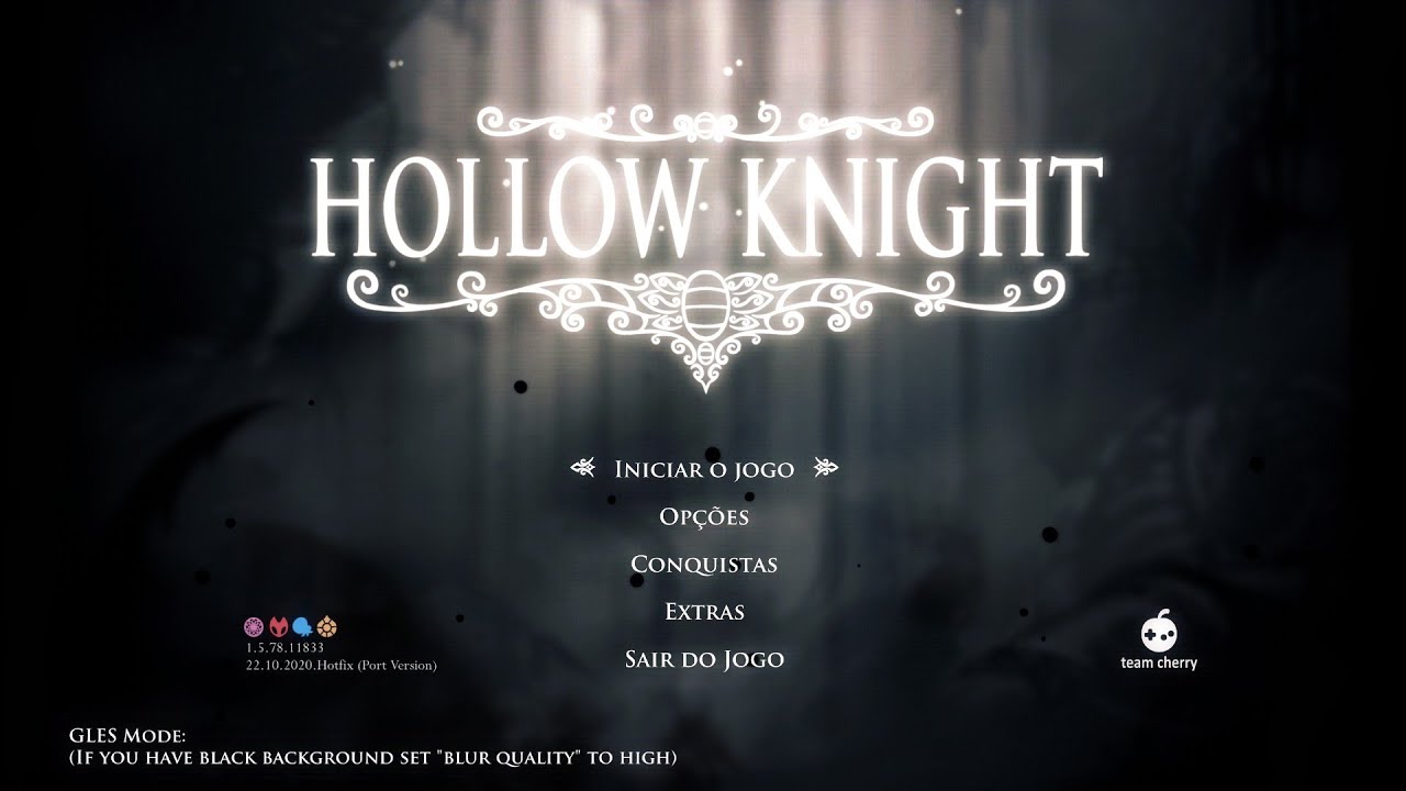 Perdido. Jogando Holloe Knight no celular.