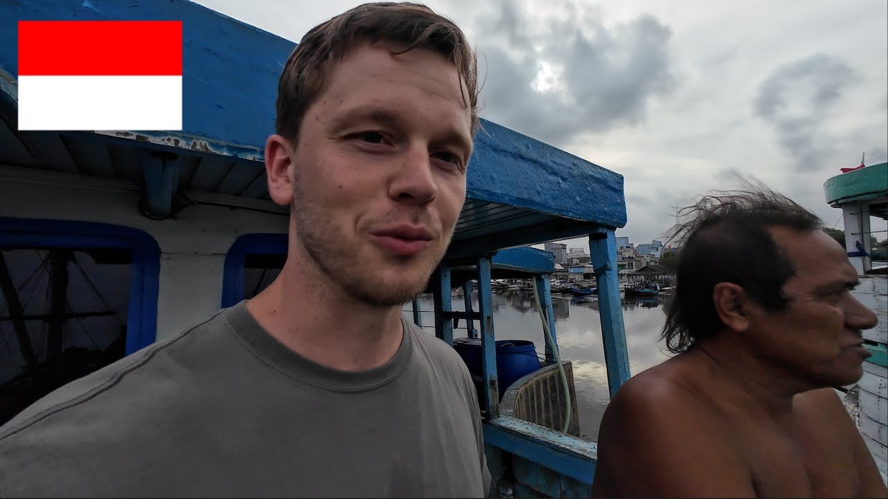 Индонезийский моряк показывает мне корабль в Сунда Келапа, Джакарта! 🇮🇩