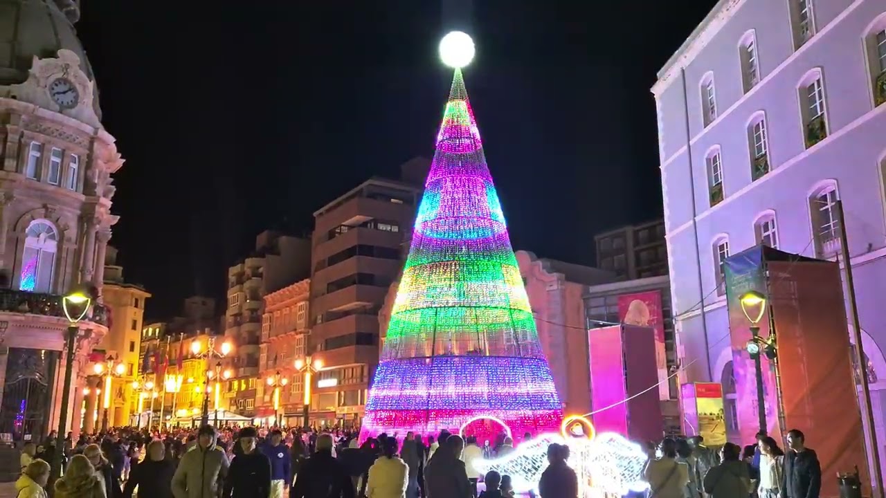 luces de Navidad Cartagena 2024 frente al Palacio Consistorial