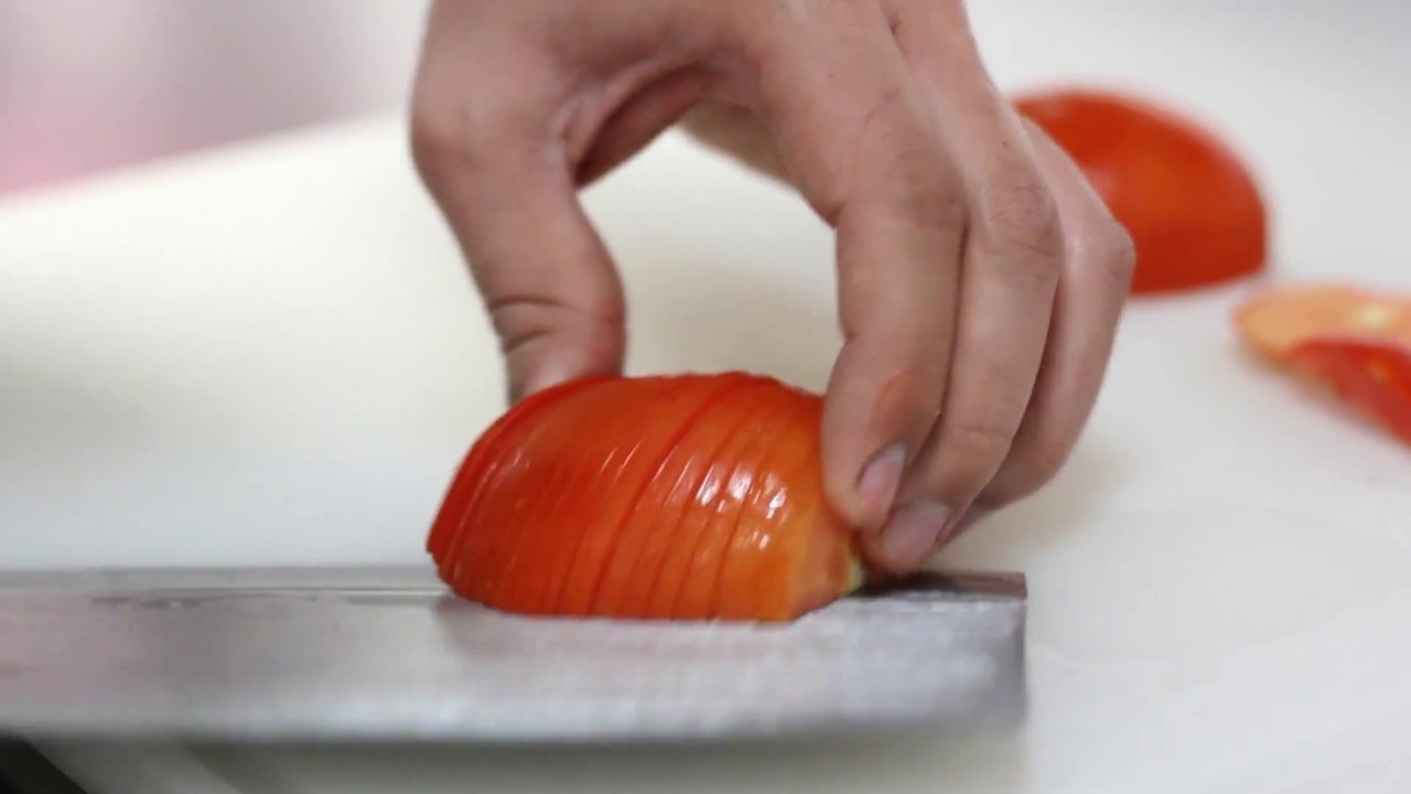 Hao Jiying 200x100mm Chinese Cleaver (1095) vs Tomato