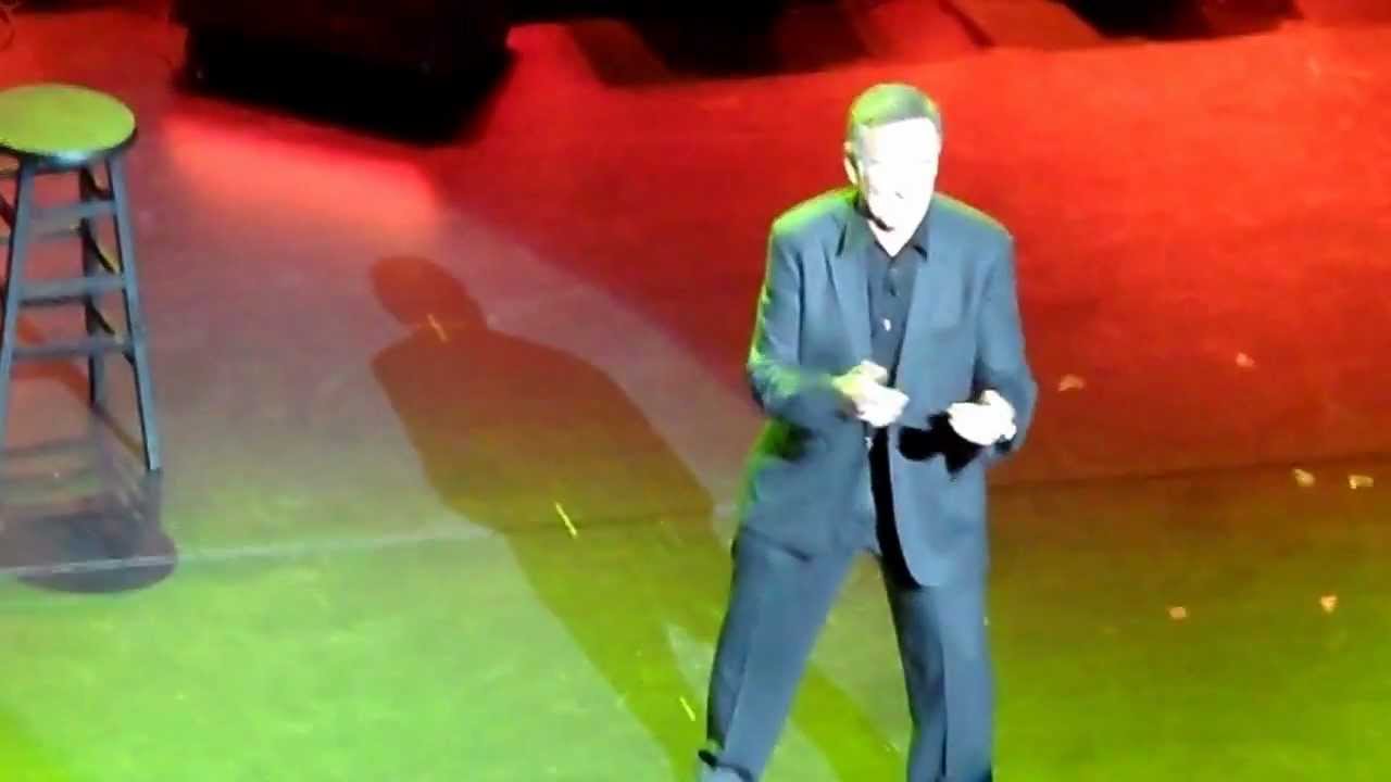 Robin Williams performs at 