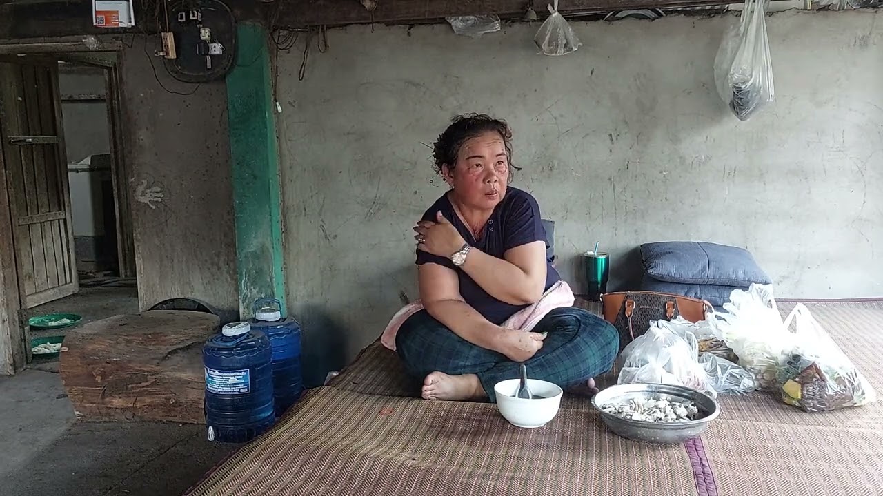 ไปเหมาตลาดแลงมาใด้ของกินลาวๆเยอะแยะกินของหวานเว้าเลื้องบุกคนที่หาใส่ร้ายนางมลบ่าวเพรชขอร้องและยุดสา