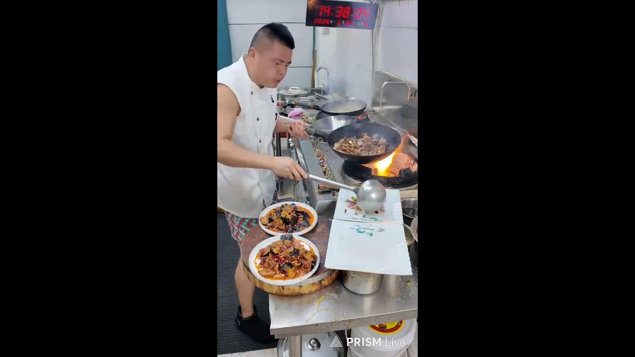 Live streaming of Chinese street food