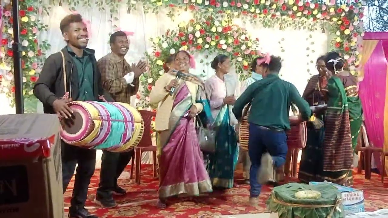 तोर लेखे रे समाधि बाजार डाढ़े देखालों कोटलो गुविंदपुर शादी में 