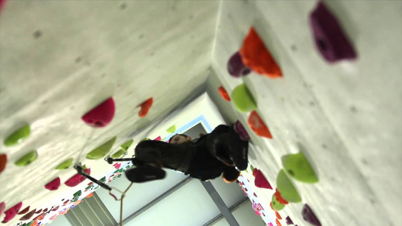 Awesome Walls, Dublin - 6a bridging.