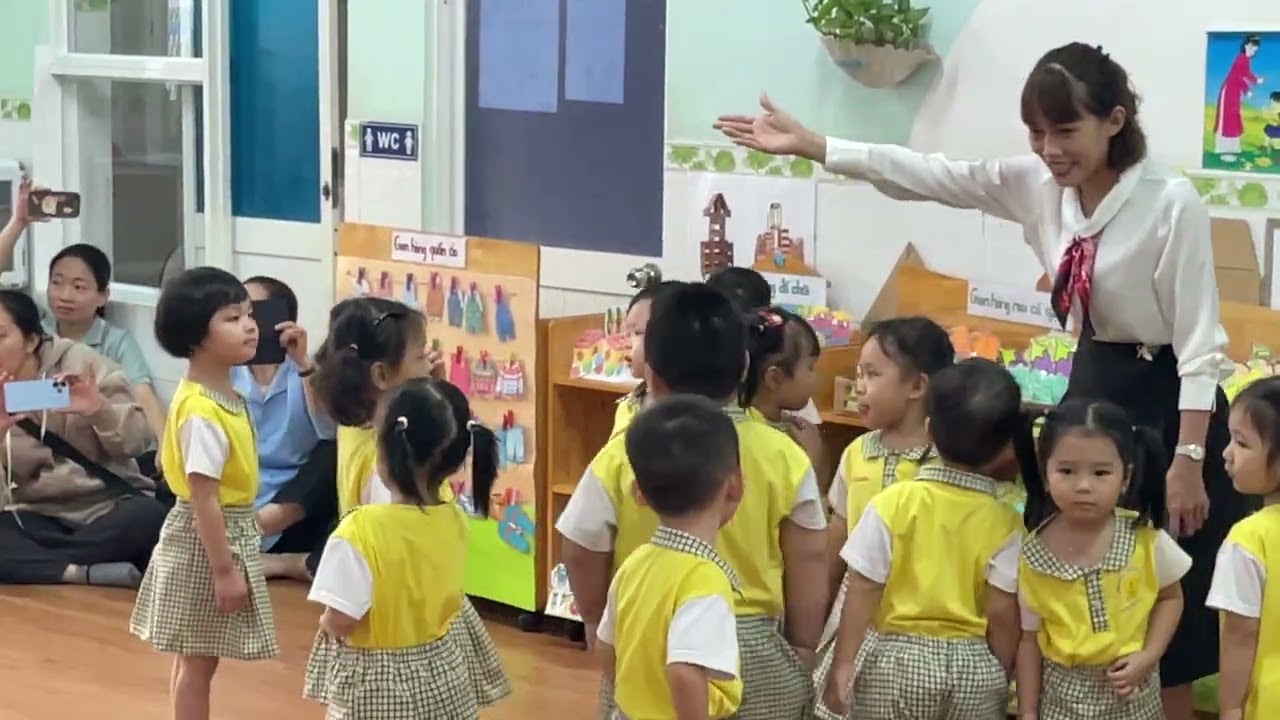 Tiết học : bé làm điều mình thích
