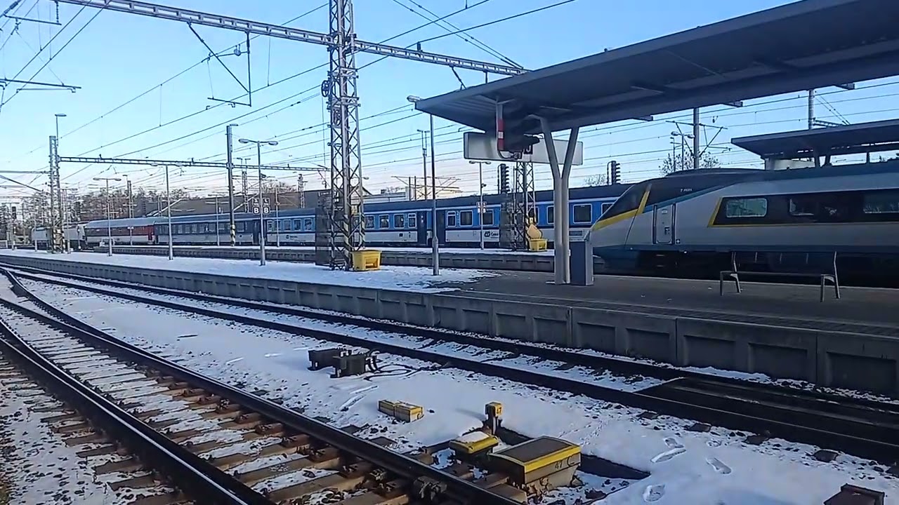 Odjezd Pendolína a dvou Vectronů