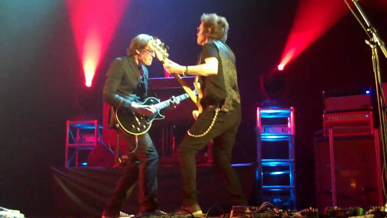 Black Country Communion - FIRST LIVE PERFORMANCE - Mistreated - Hughes Bonamassa Bonham Sherinian