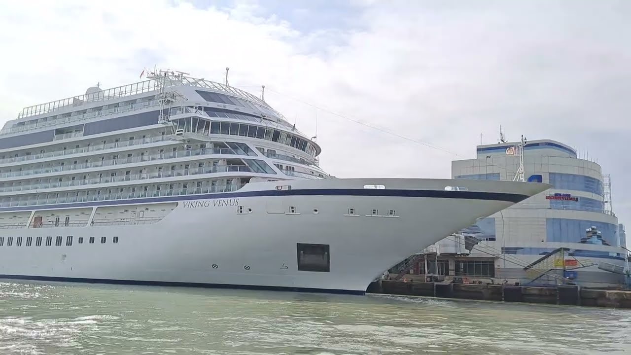 Kapal Pesiar Viking Venus | Port of Tanjung Perak