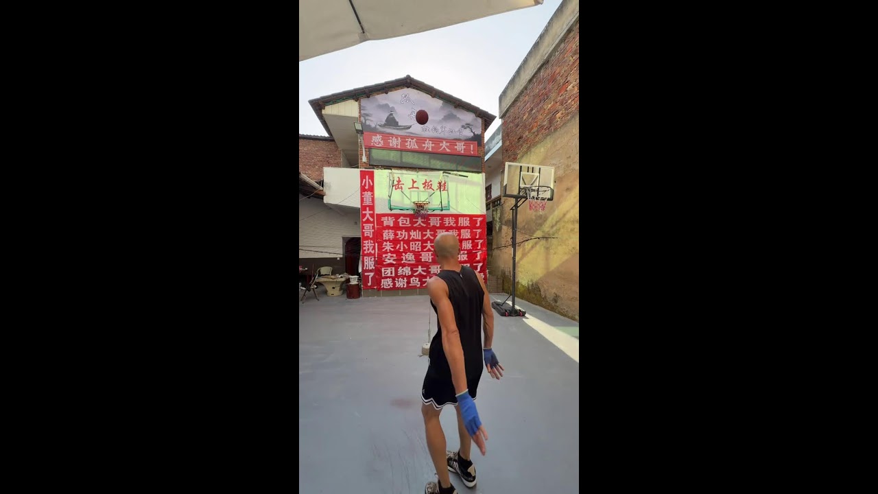 One man, one courtyard, one basketball, one move, one dream! 2026-02-16 18:54:11