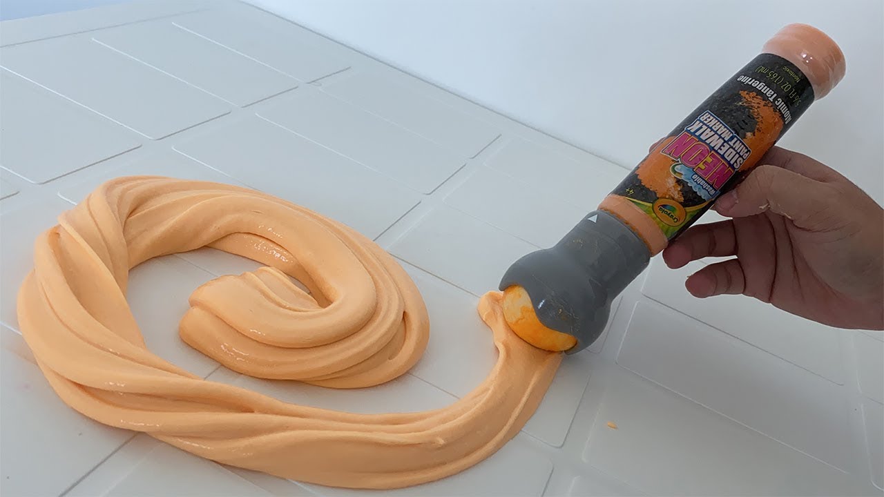 COLORINDO SLIME COM OS MAIORES MARCADORES COLORIDOS DO MUNDO!