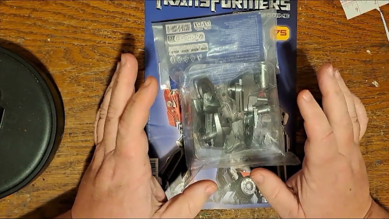 build your own Optimus prime box 15 issue 75 the left foot  part 3