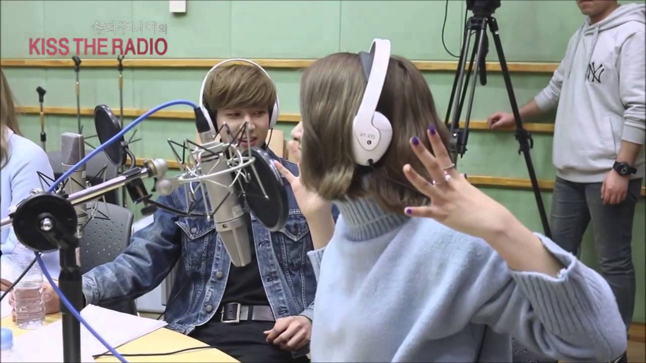 Mark Sorn Cut at Kiss The Radio :) different camera angle.