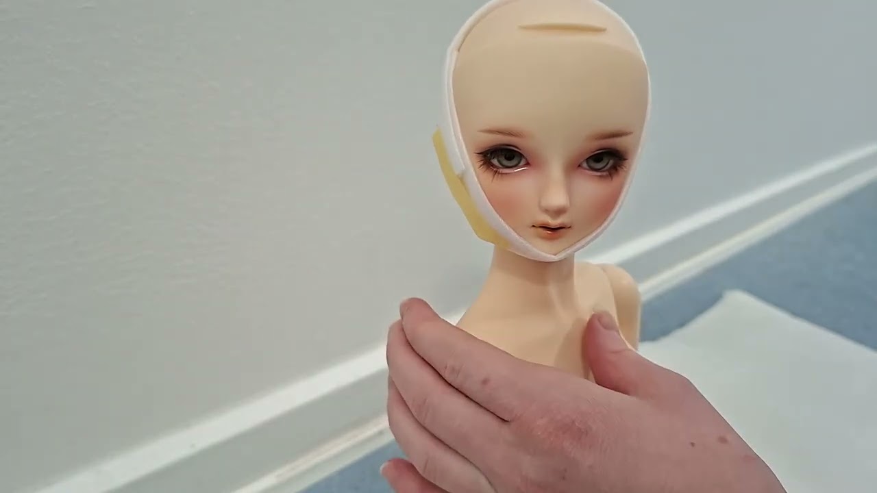 An awkvard unboxing of Volks SD13 20th anniversery of a maidens promise Chloé