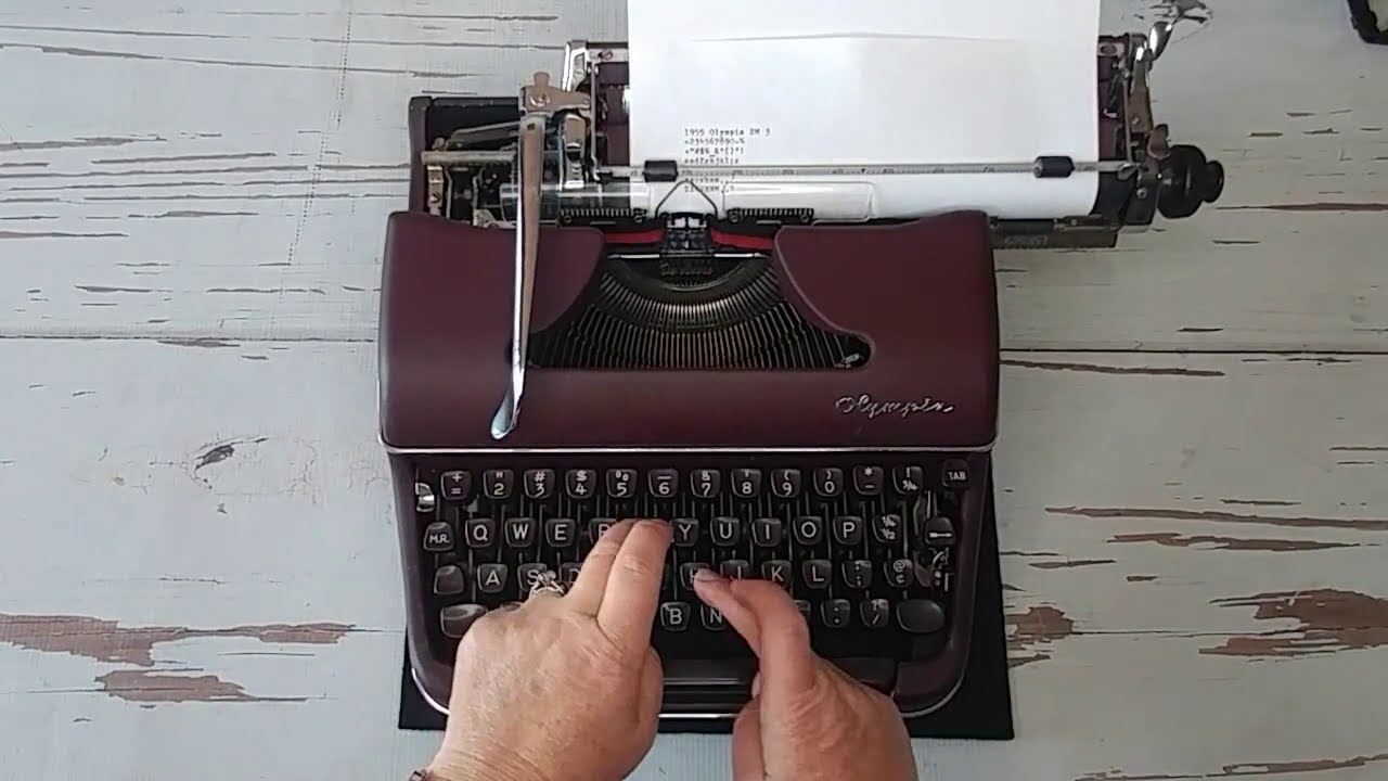 1955 Olympia Deluxe SM3 Burgundy vintage typewriter | Typing Tutorial