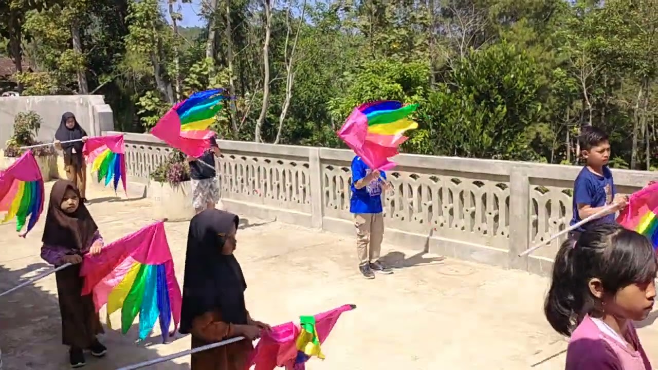 Latihan Bendera Drumband SDN 2 Pakel
