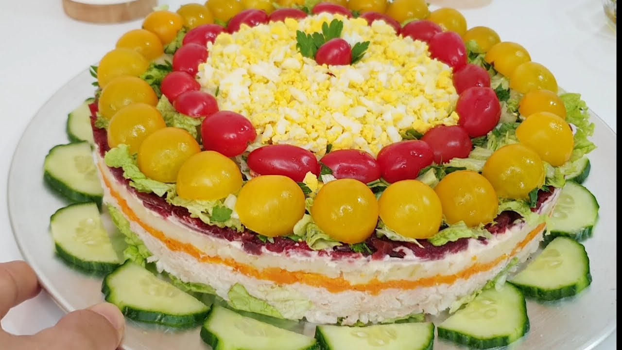Salade d'été par excellence,en forme de gâteau #salade #gâteau #été