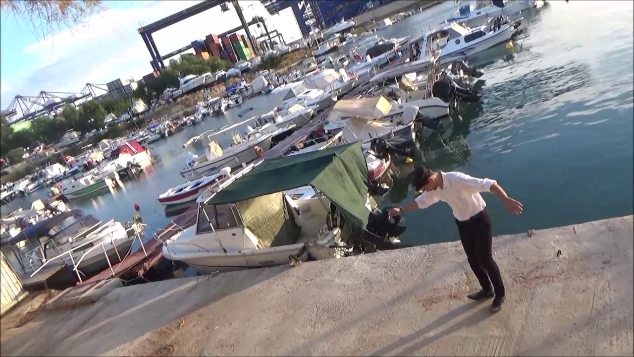 ΑΙΒΑΛΙΩΤΙΚΟ ΖΕΙΜΠΕΚΙΚΟ ΑΦΙΕΡΩΜΕΝΟ ΣΤΟΝ ΛΟΥΗ ΤΟΥ ΠΕΡΑΜΑΤΟΣ