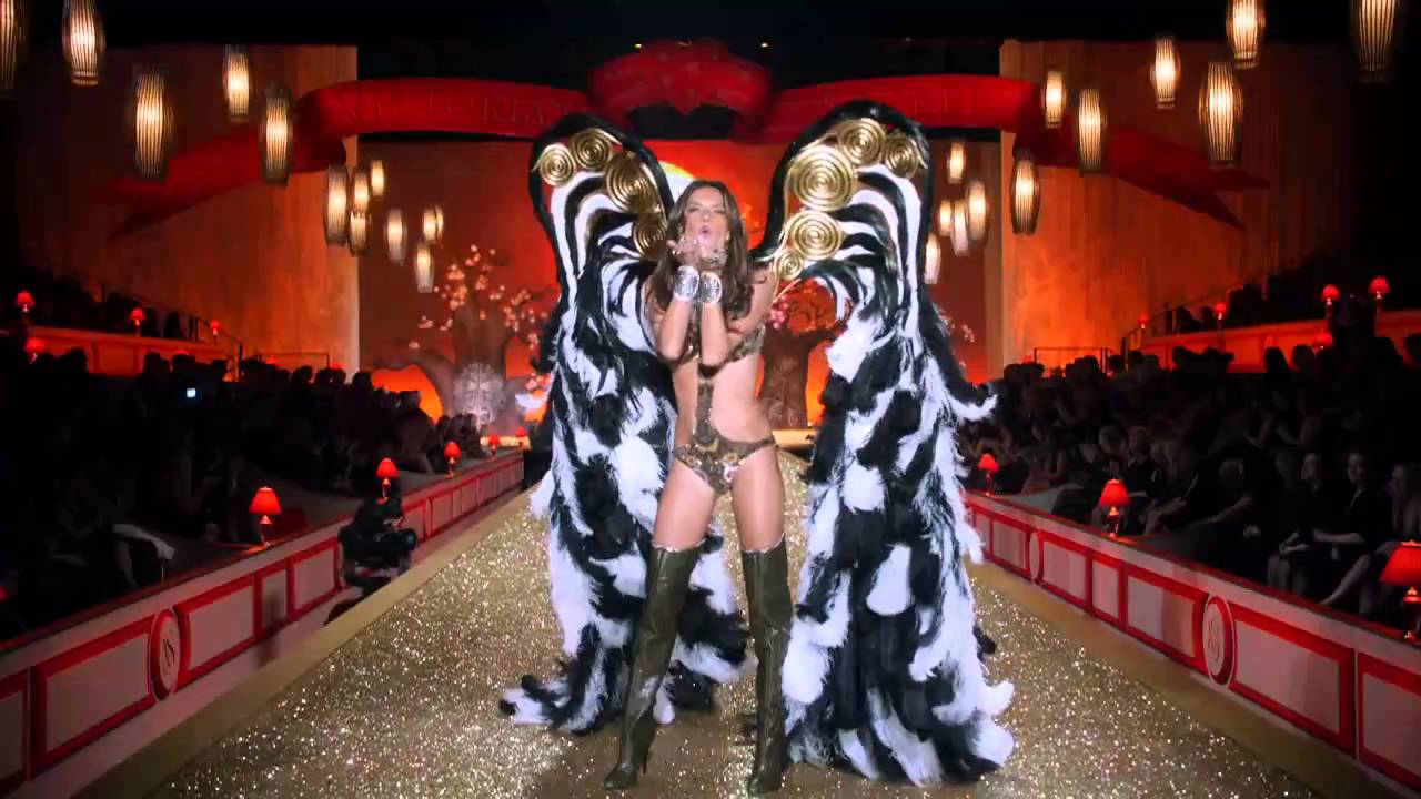 2010 VS Fashion Show in 12 Minutes