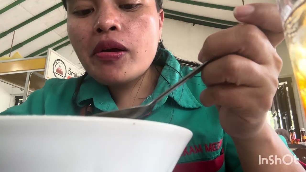 makan bakso ter enak di setia budi kemudian singgah ke Irian mau beli piring cantik#minivlog 
