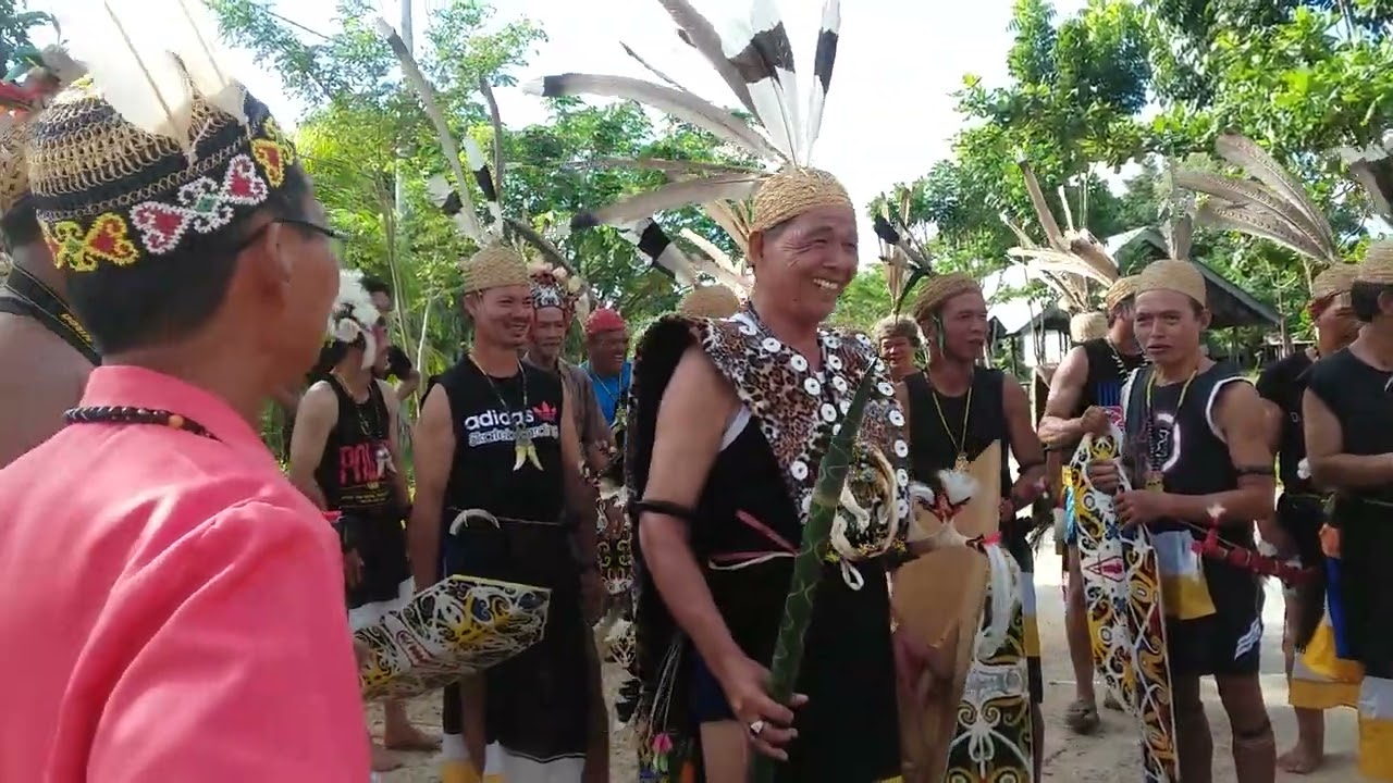 Suatu ketika di Metun Sajau,  Amai PEMULANG UDAU mengajarkan kami tentang Budaya.