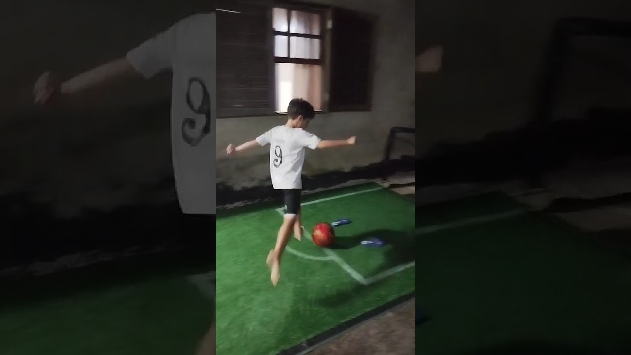 Dribles de futebol em casa com Vicmiguesjc