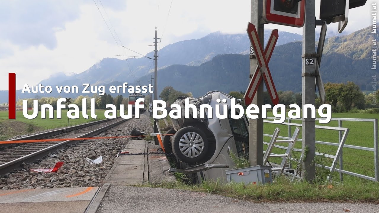 Auto von Zug erfasst: Schwerverletzte Person bei Unfall auf Bahnübergang in Kirchdorf an der Krems