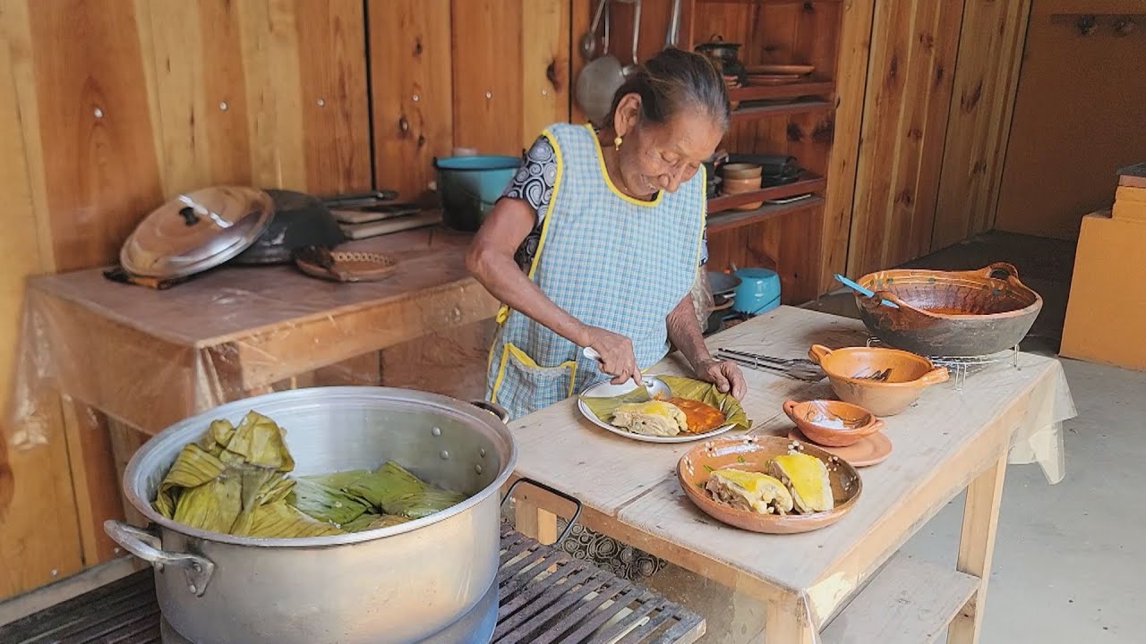 Cuando Ya No Hay Carne, Es El Momento De Hacer TAMALES GUEROS | Doña Lupita
