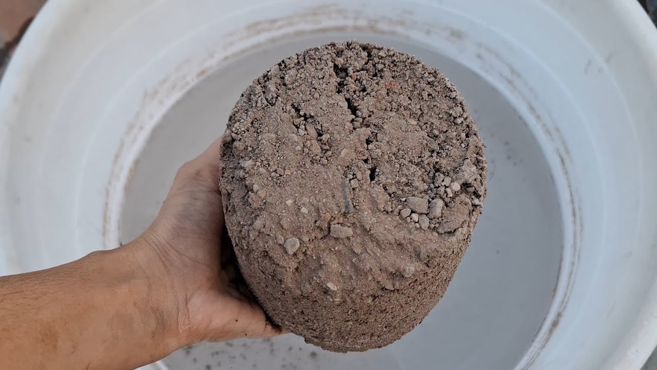 New video Brown multi gritty sand dipping&crumbling