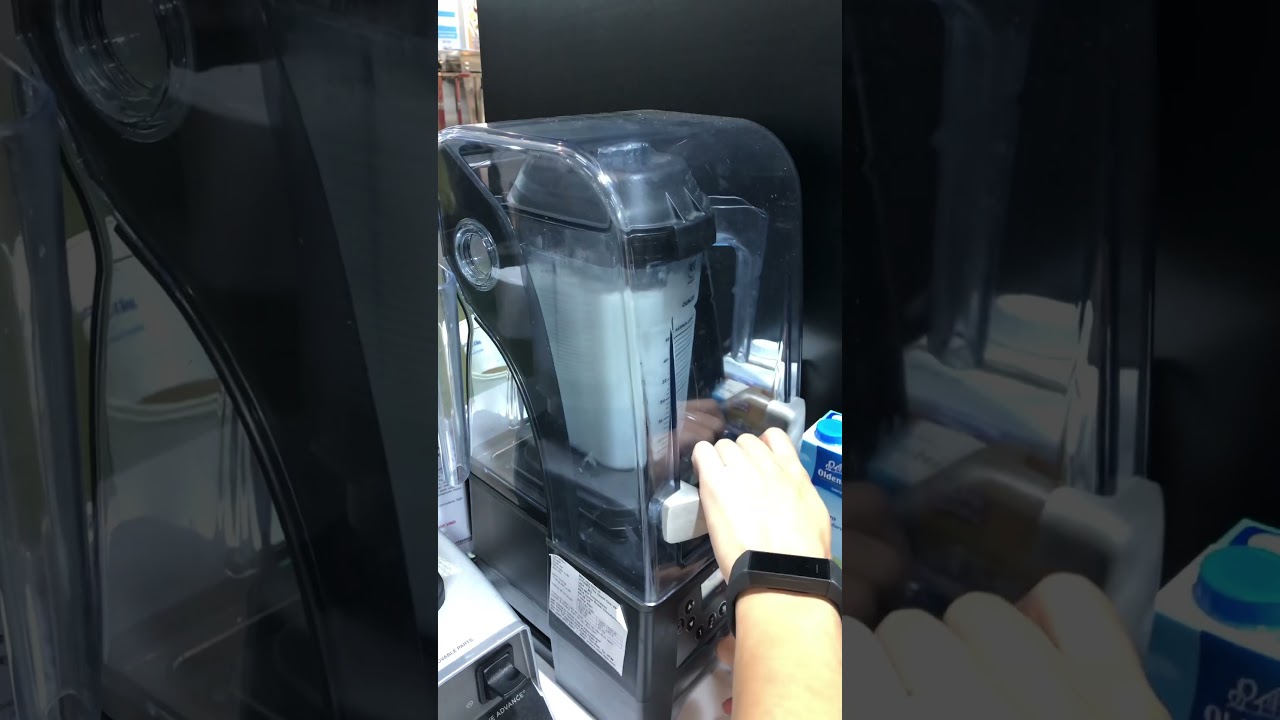 Vitamix Quiet One Blender sound test at Food and Hotel 2023