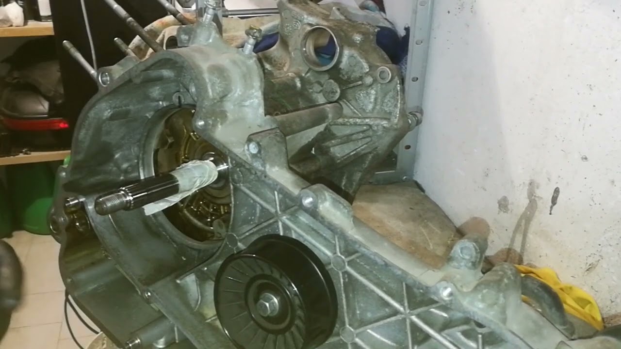 1° parte Piaggio 250 4t -  chiusura carter motore