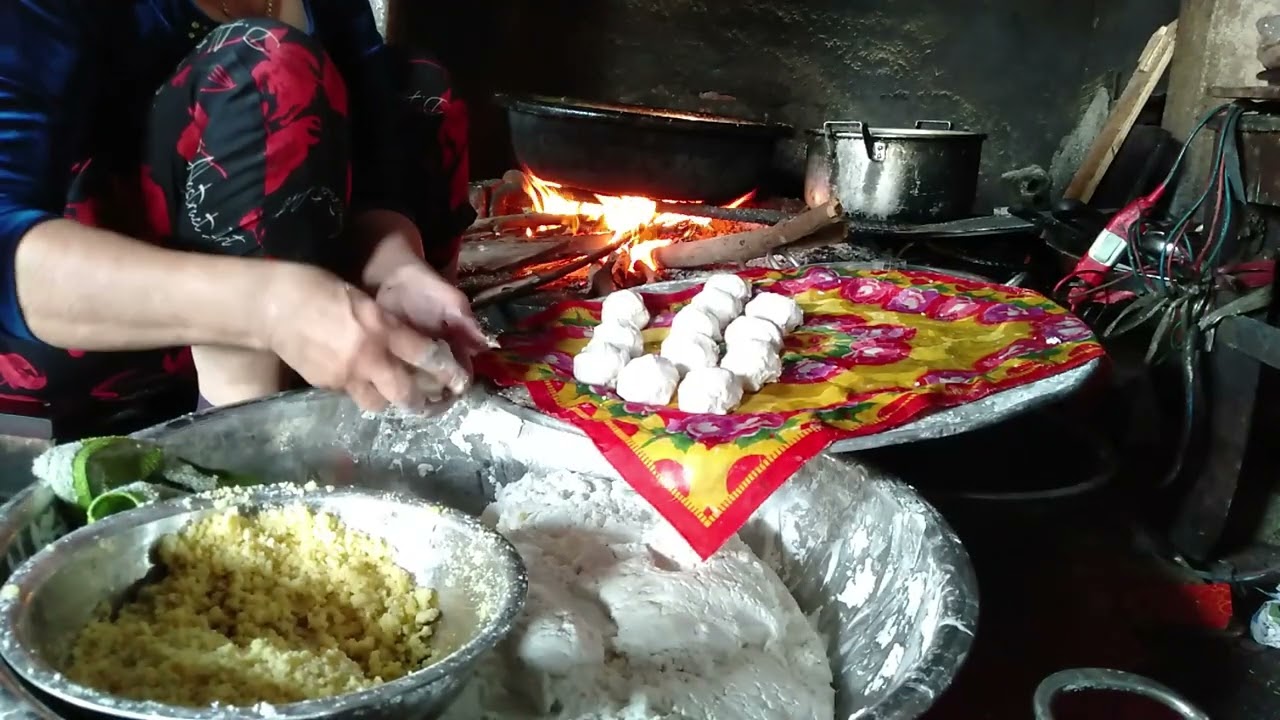 How to Make Crispy Rice Flour Fried Cakes with Mung Bean Filling at Home
