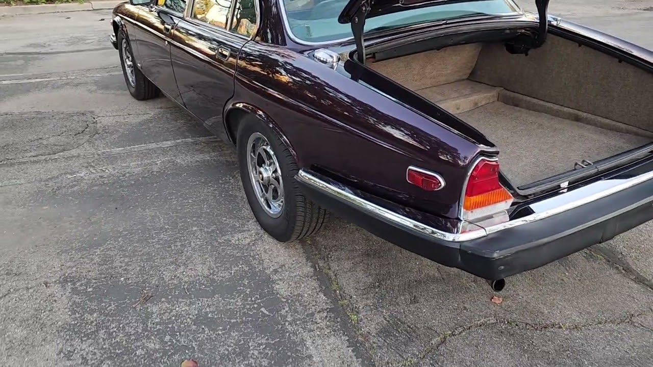 1985 Jaguar XJ6 - Walkaround Inspection at Idle