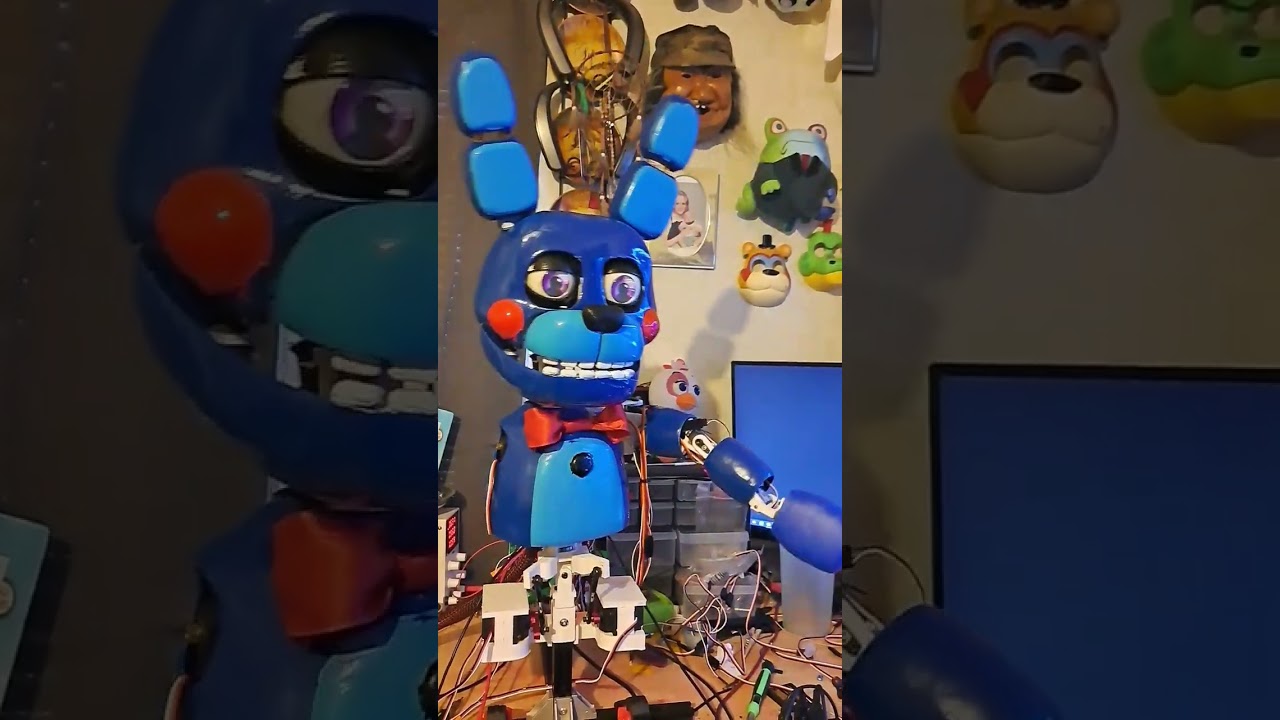 BonBon singing Can't hide by 