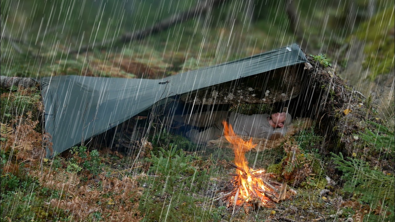 Heavy Rain Camping - Taking Shelter Under a Fallen Tree For Survival